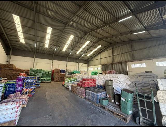 3,200M² WAREHOUSE FOR SALE IN EAST LONDON CENTRAL